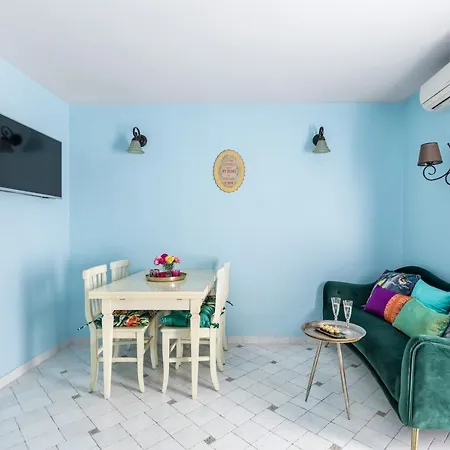 Old Town Sea View Apartment
