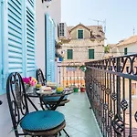 Old Town Sea View Apartment *