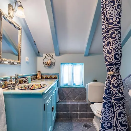Blue Dreams In The Old Town With A Sea View Apartment